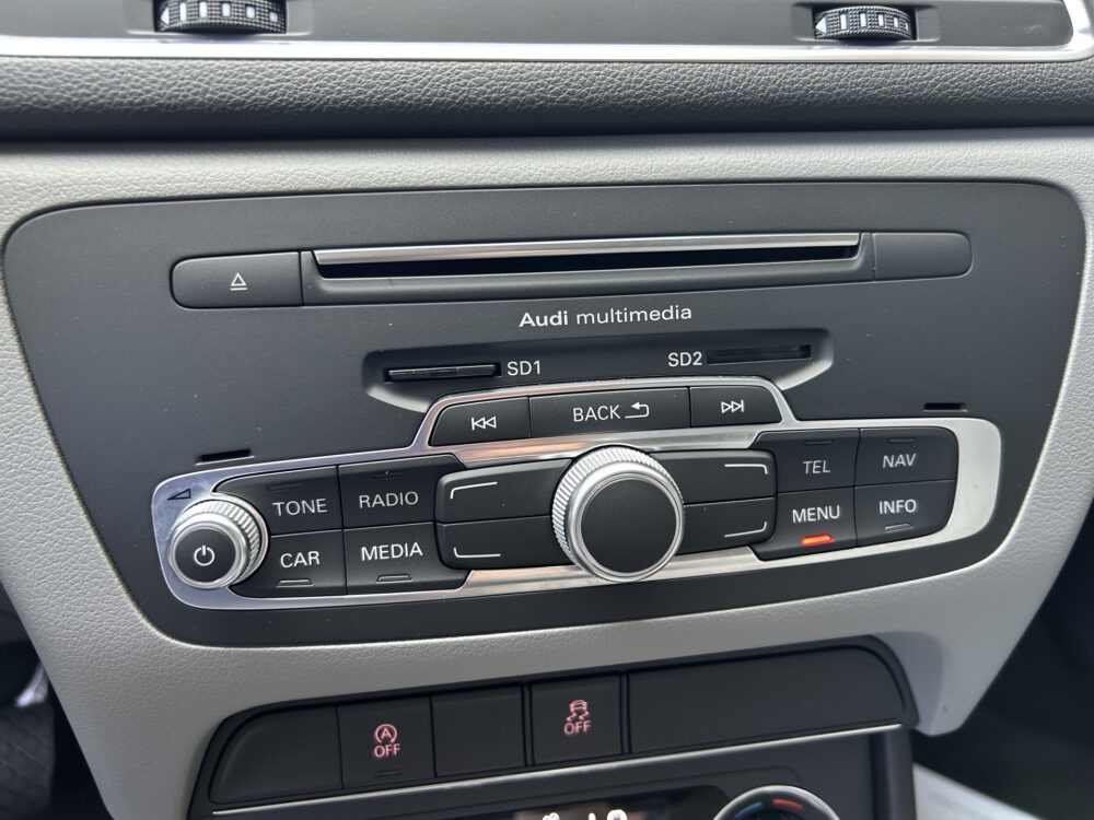 Audi Q3 1.4 TFSI CoD Pro Line // LED // LEDER // NAVI // CLIMA // CRUISE // PDC // STOELVERWARMING // 19
