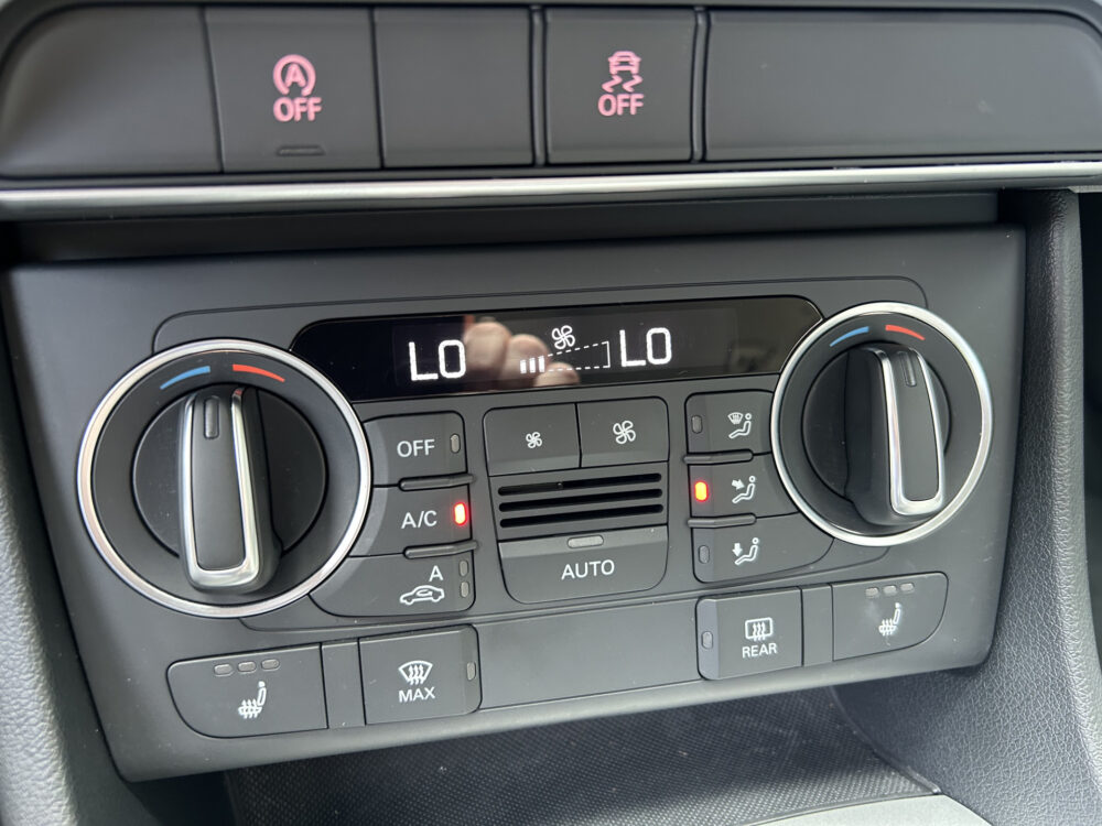 Audi Q3 1.4 TFSI CoD Pro Line // LED // LEDER // NAVI // CLIMA // CRUISE // PDC // STOELVERWARMING // 20
