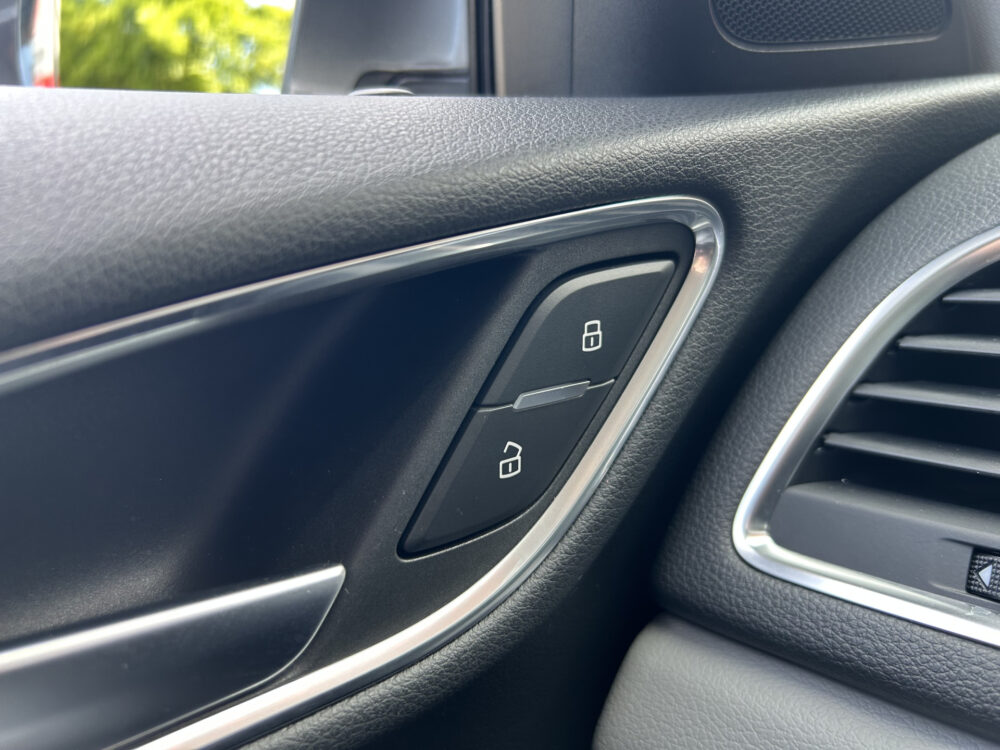 Audi Q3 1.4 TFSI CoD Pro Line // LED // LEDER // NAVI // CLIMA // CRUISE // PDC // STOELVERWARMING // 24