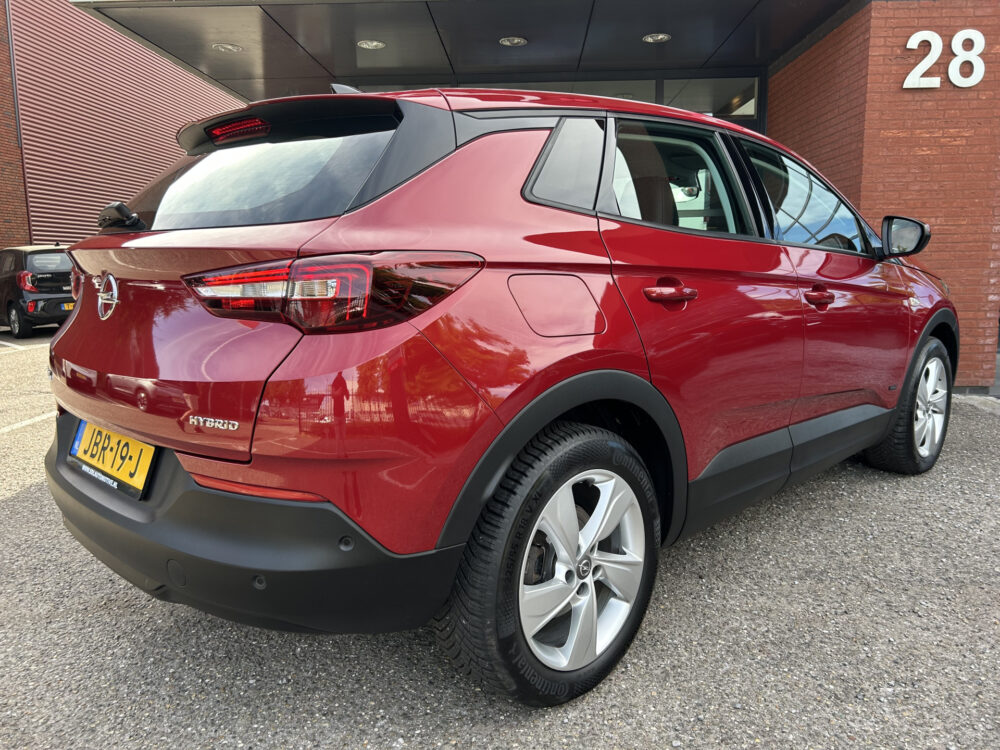 Opel Grandland X 1.6 Turbo Hybrid Business Edition // NAVI + CARPLAY // CAMERA // PDC V+A // CLIMA // STOEL + STUURWIELVERWARING 2