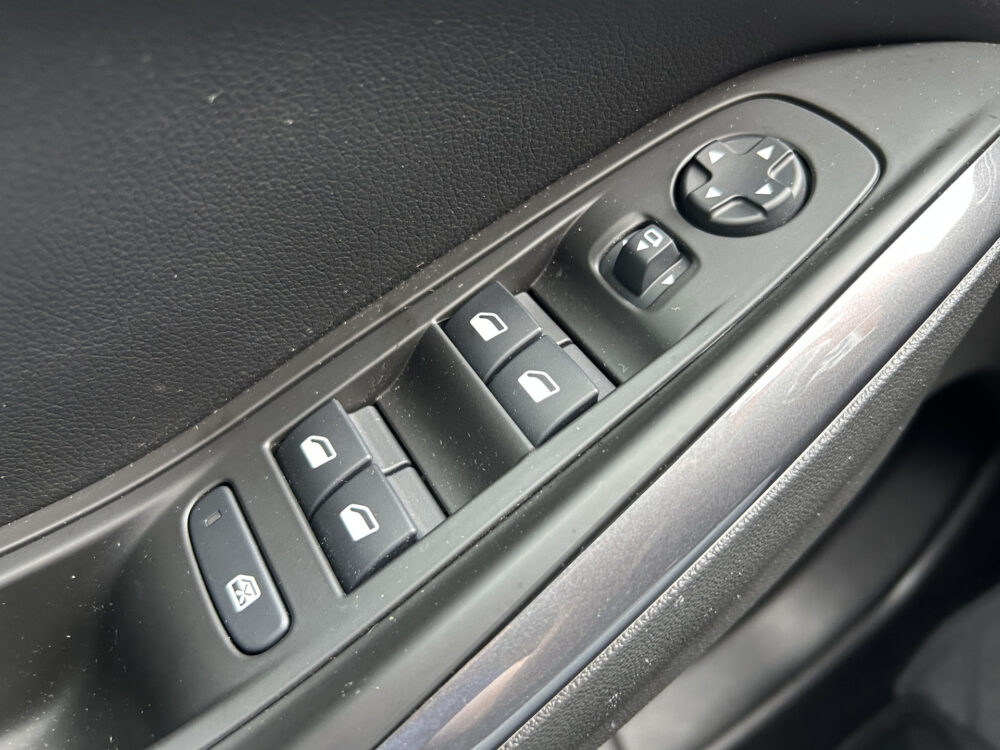 Opel Grandland X 1.6 Turbo Hybrid Business Edition // NAVI + CARPLAY // CAMERA // PDC V+A // CLIMA // STOEL + STUURWIELVERWARING 21