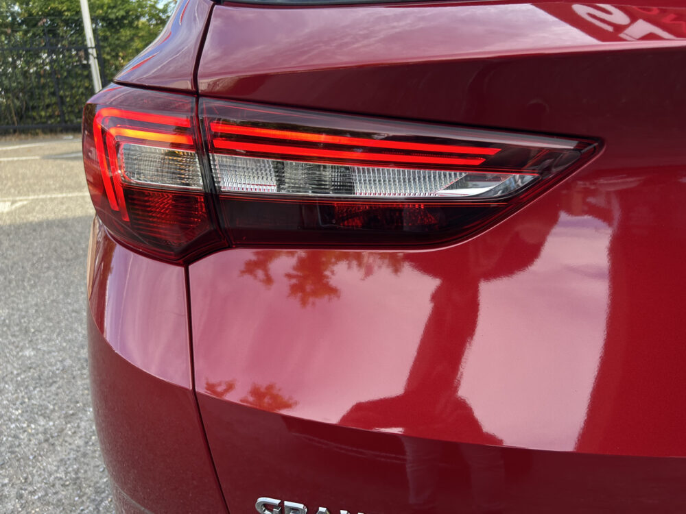 Opel Grandland X 1.6 Turbo Hybrid Business Edition // NAVI + CARPLAY // CAMERA // PDC V+A // CLIMA // STOEL + STUURWIELVERWARING 31