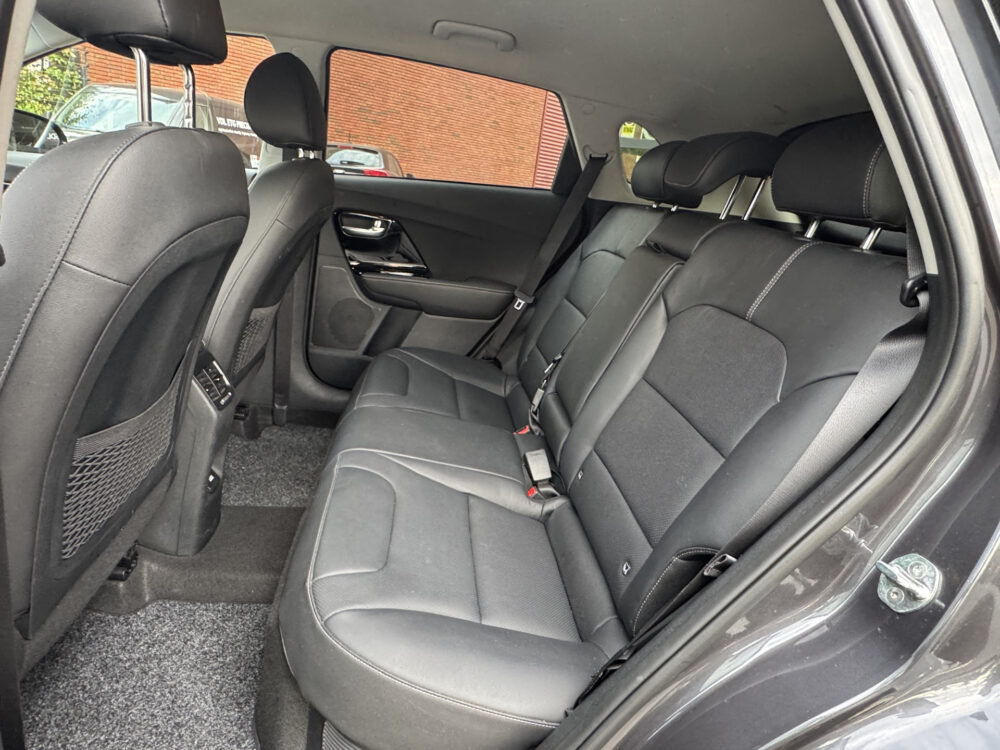 Kia Niro 1.6 GDi PHEV ExecutiveLine // TREKHAAK // JBL PREMIUM AUDIO // MEMORY SEATS // NAVI // LEDER // CAMERA // ADAPTIVE CRUISE // 9
