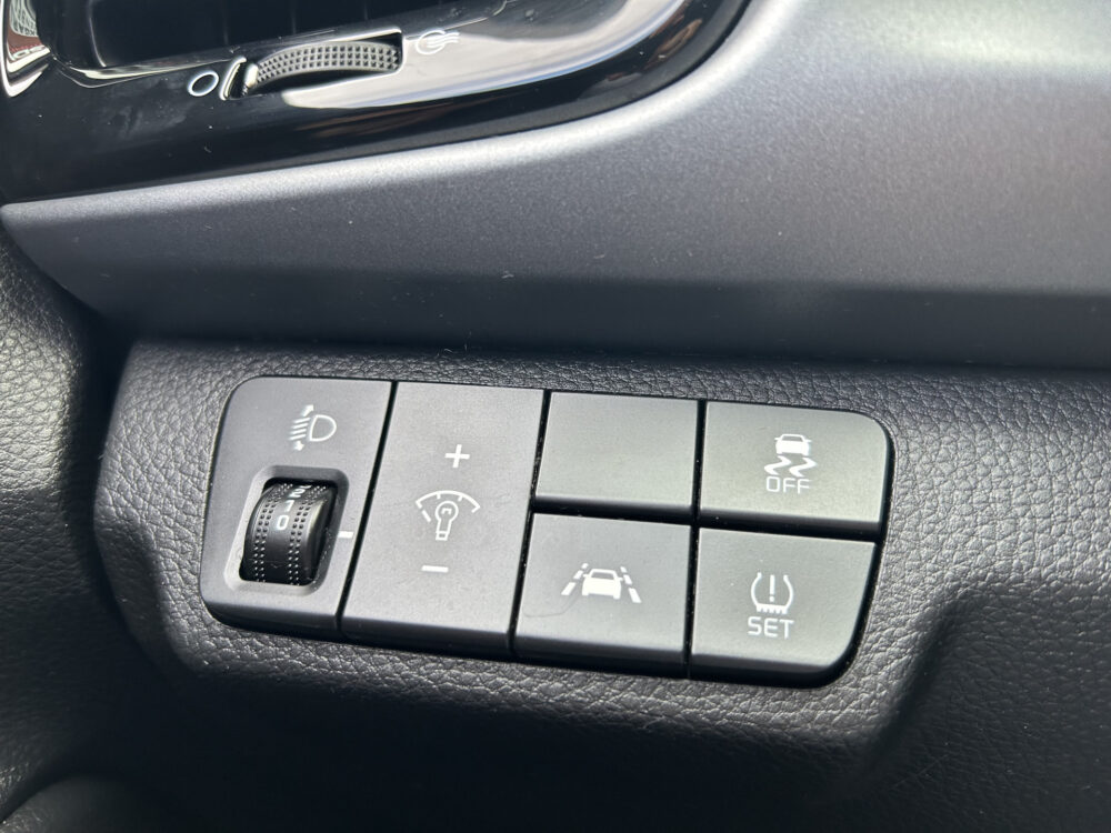 Kia Rio 1.0 TGDI DynamicLine // NAVI // CAMERA // TREKHAAK // CLIMA // CRUISE // APPLE CARPLAY / ANDROID AUTO // 21