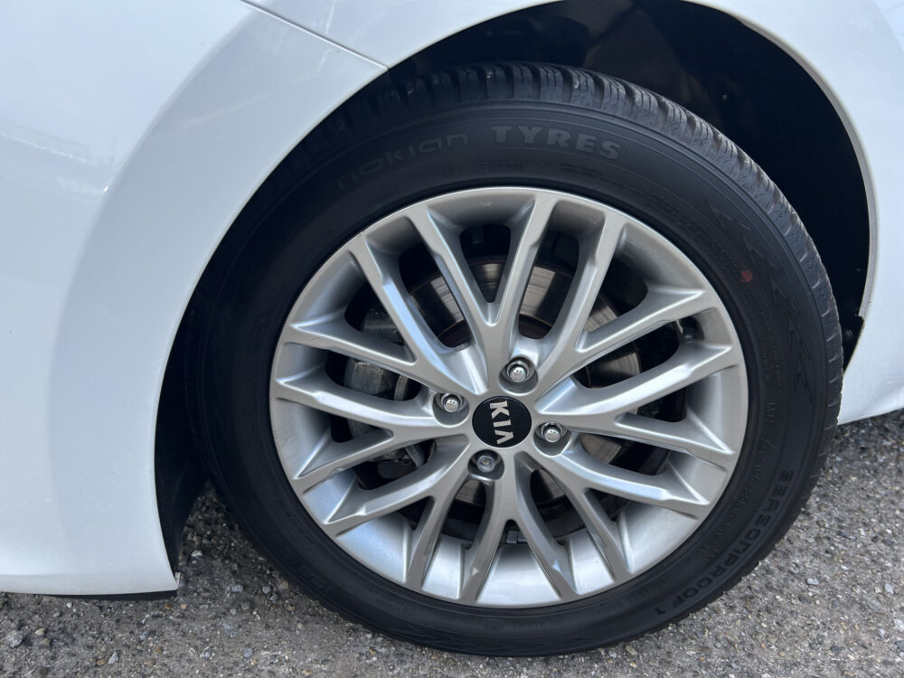 Kia Rio 1.0 TGDI DynamicLine // NAVI // CAMERA // TREKHAAK // CLIMA // CRUISE // APPLE CARPLAY / ANDROID AUTO // 25
