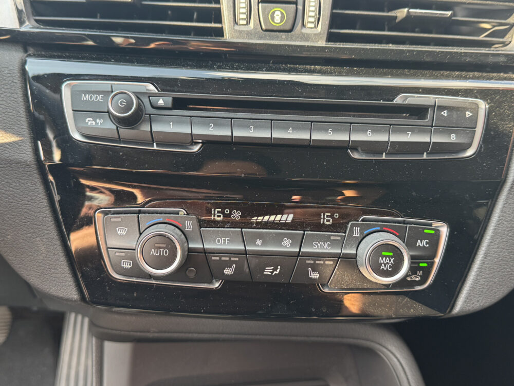 BMW X1 xDrive25e Executive // GROOT NAVI // CAMERA // CRUISE // CLIMA // STOEL VERWARMING // ELEK. KLEP // 16