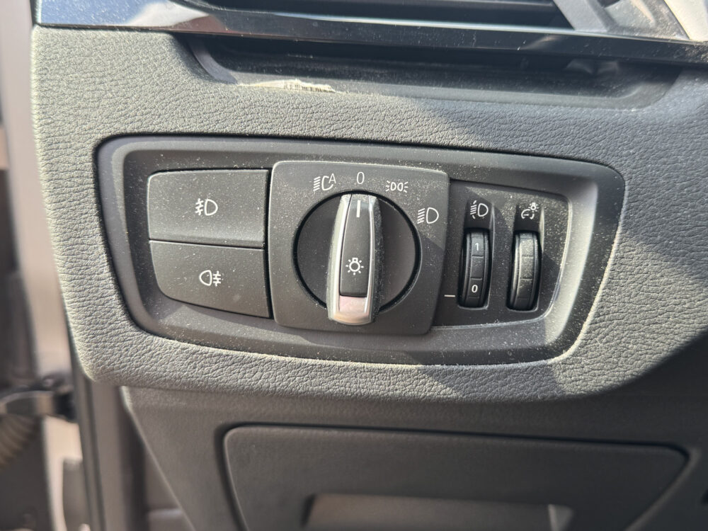 BMW X1 xDrive25e Executive // GROOT NAVI // CAMERA // CRUISE // CLIMA // STOEL VERWARMING // ELEK. KLEP // 19