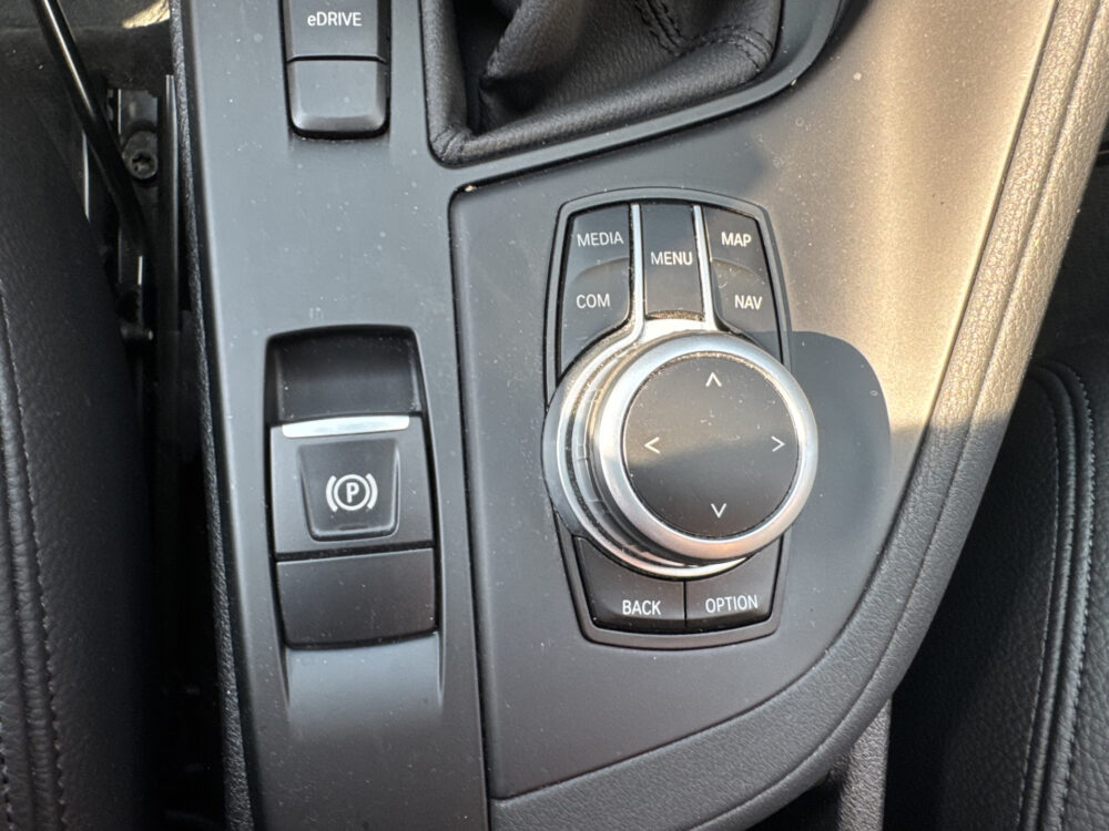 BMW X1 xDrive25e Executive // GROOT NAVI // CAMERA // CRUISE // CLIMA // STOEL VERWARMING // ELEK. KLEP // 23