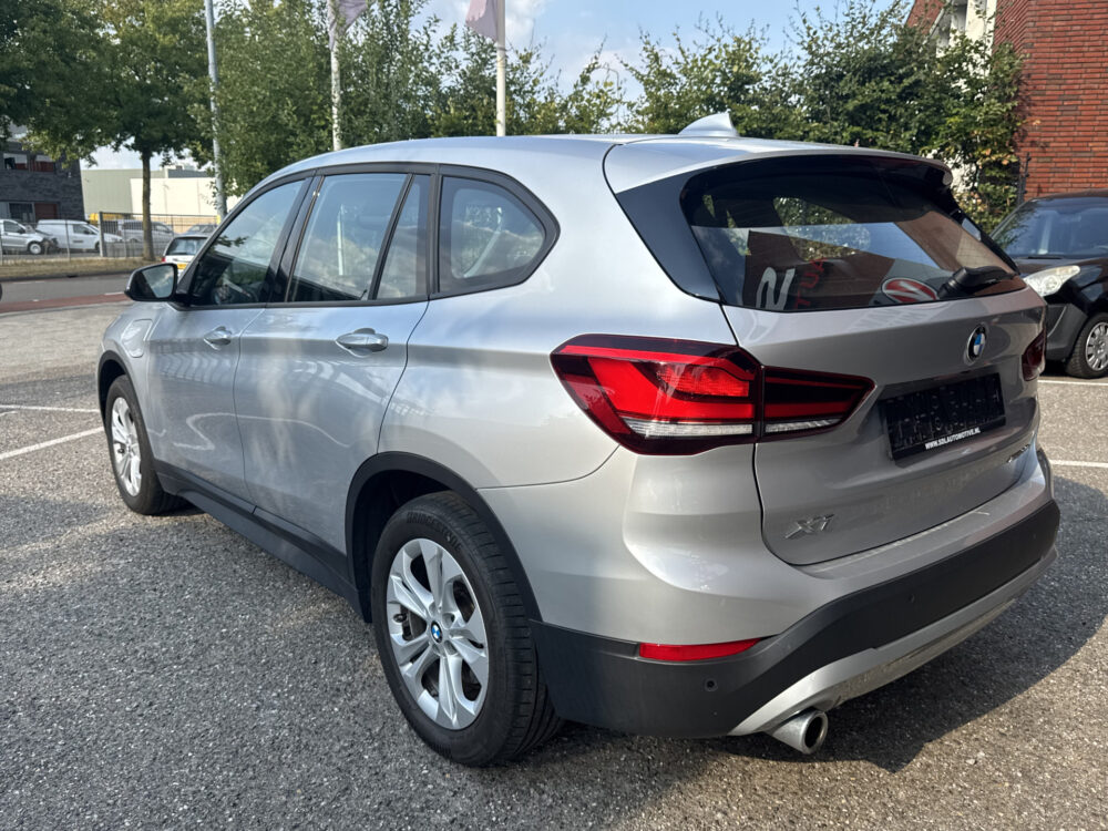 BMW X1 xDrive25e Executive // GROOT NAVI // CAMERA // CRUISE // CLIMA // STOEL VERWARMING // ELEK. KLEP // 3