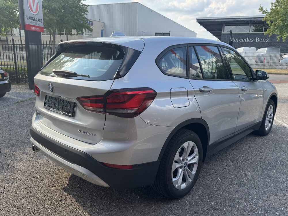 BMW X1 xDrive25e Executive // GROOT NAVI // CAMERA // CRUISE // CLIMA // STOEL VERWARMING // ELEK. KLEP // 4