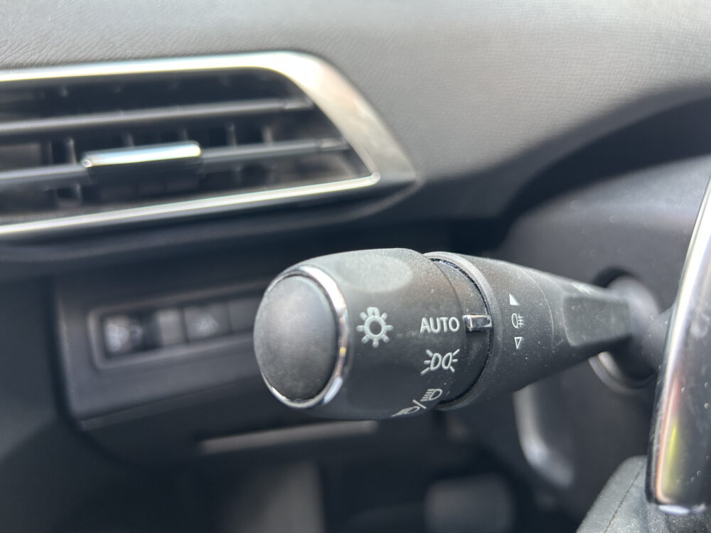 Peugeot 3008 1.6 HYbrid 225 Allure Pack Business // NAVI + CARPLAY // PDC V+A // CAMERA // LED // CLIMA // HALF-LEDER 11