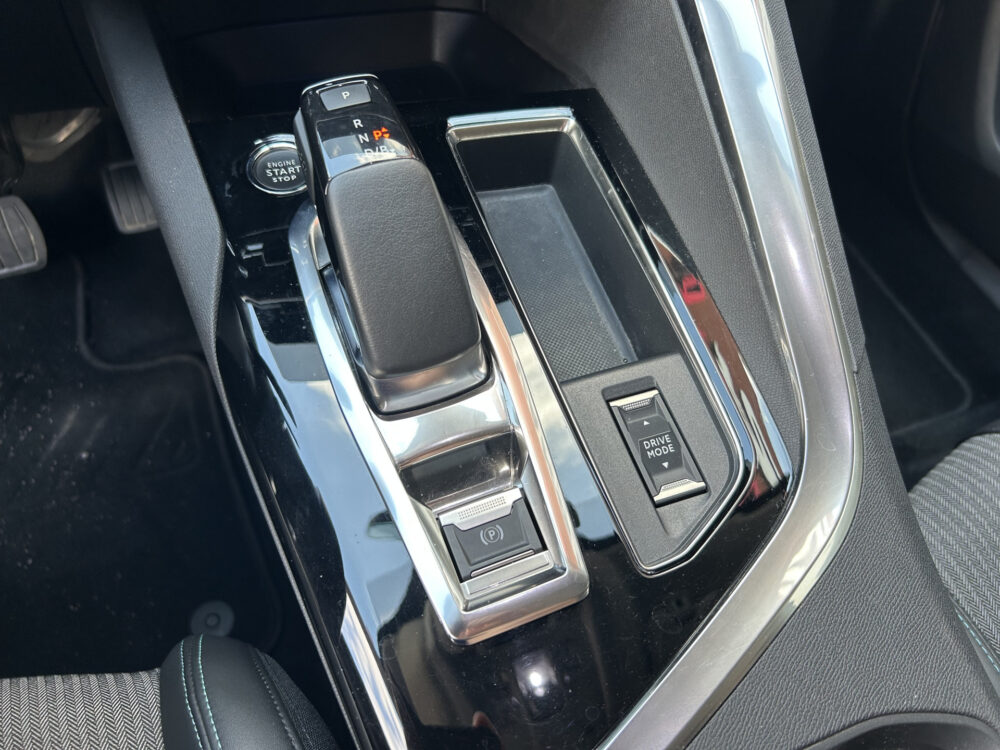 Peugeot 3008 1.6 HYbrid 225 Allure Pack Business // NAVI + CARPLAY // PDC V+A // CAMERA // LED // CLIMA // HALF-LEDER 18