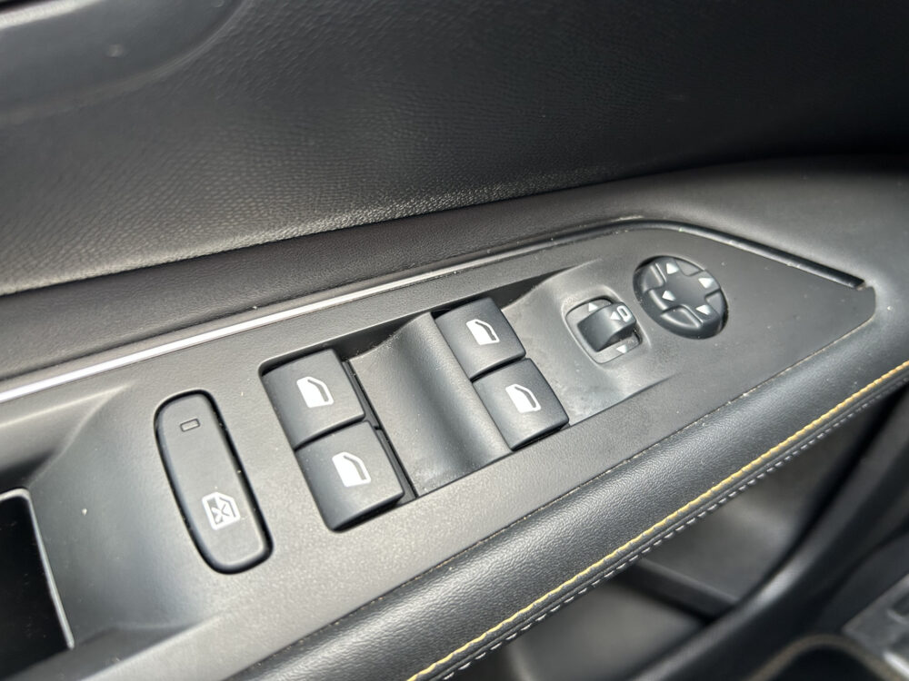 Peugeot 3008 1.6 HYbrid 225 Road Trip // KEYLESS // NAVI + CARPLAY // PDC V+A // CAMERA // HALF-LEDER // TREKHAAK!! 19