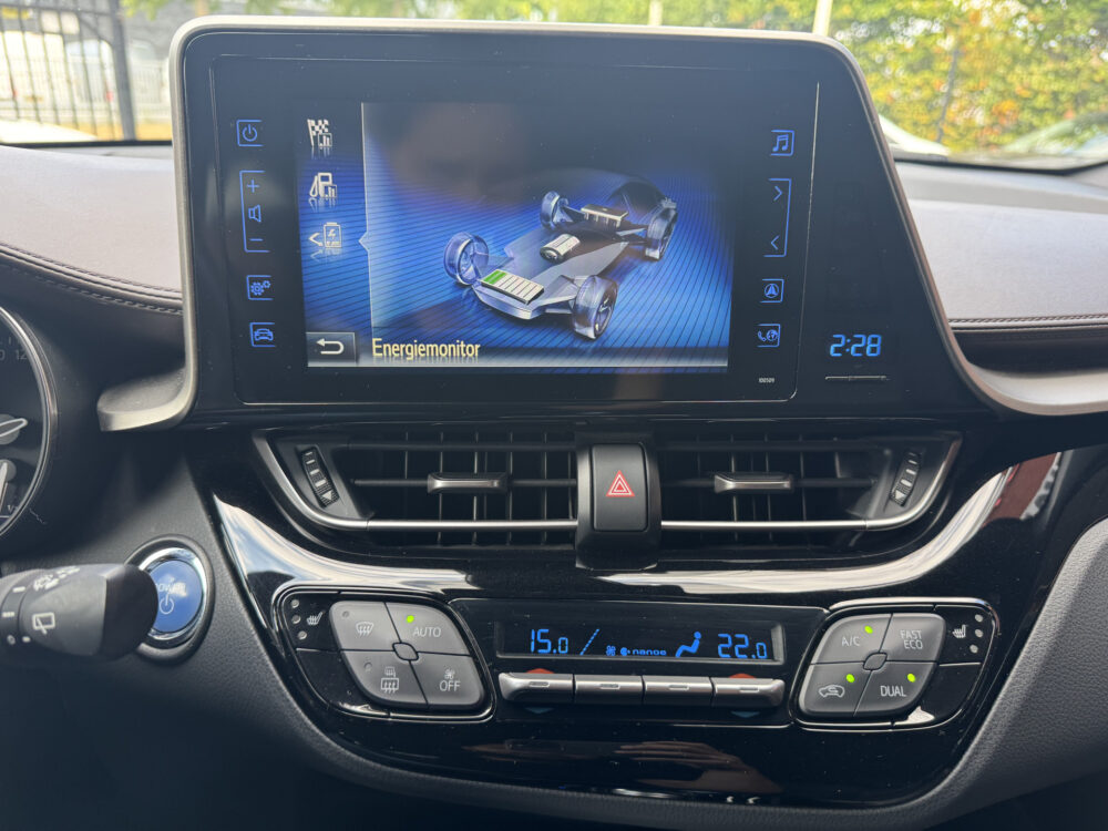 Toyota C-HR 1.8 Hybrid Executive // LED // ADAPTIVE CRUISE // NAVI // CLIMA // CAMERA // TREKHAAK! // 17