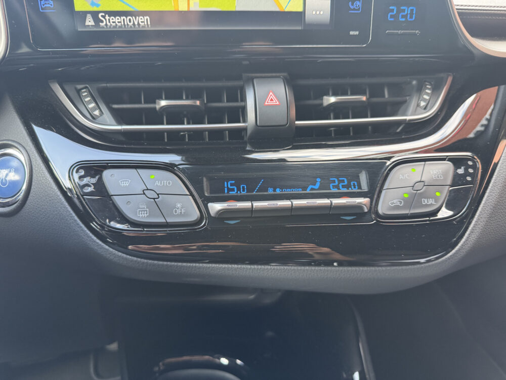Toyota C-HR 1.8 Hybrid Executive // LED // ADAPTIVE CRUISE // NAVI // CLIMA // CAMERA // TREKHAAK! // 19