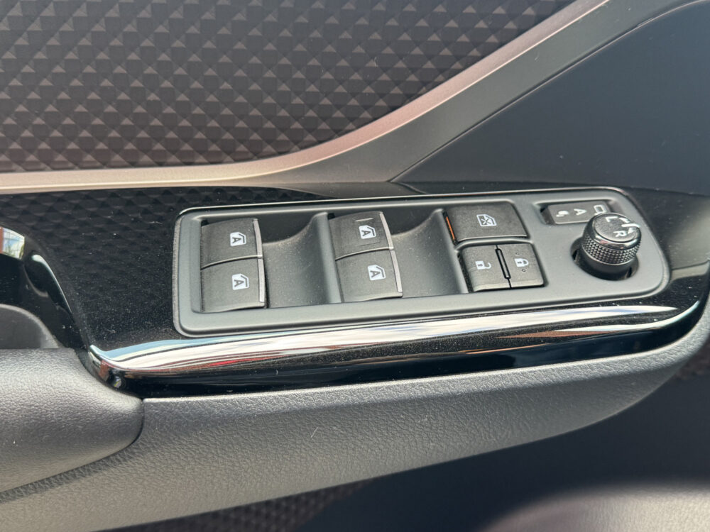 Toyota C-HR 1.8 Hybrid Executive // LED // ADAPTIVE CRUISE // NAVI // CLIMA // CAMERA // TREKHAAK! // 24