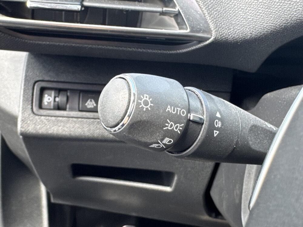 Peugeot 3008 1.6 HYbrid 225 Road Trip // NAVI // TREKHAAK // DODENHOEK // CLIMA // CRUISE // 24