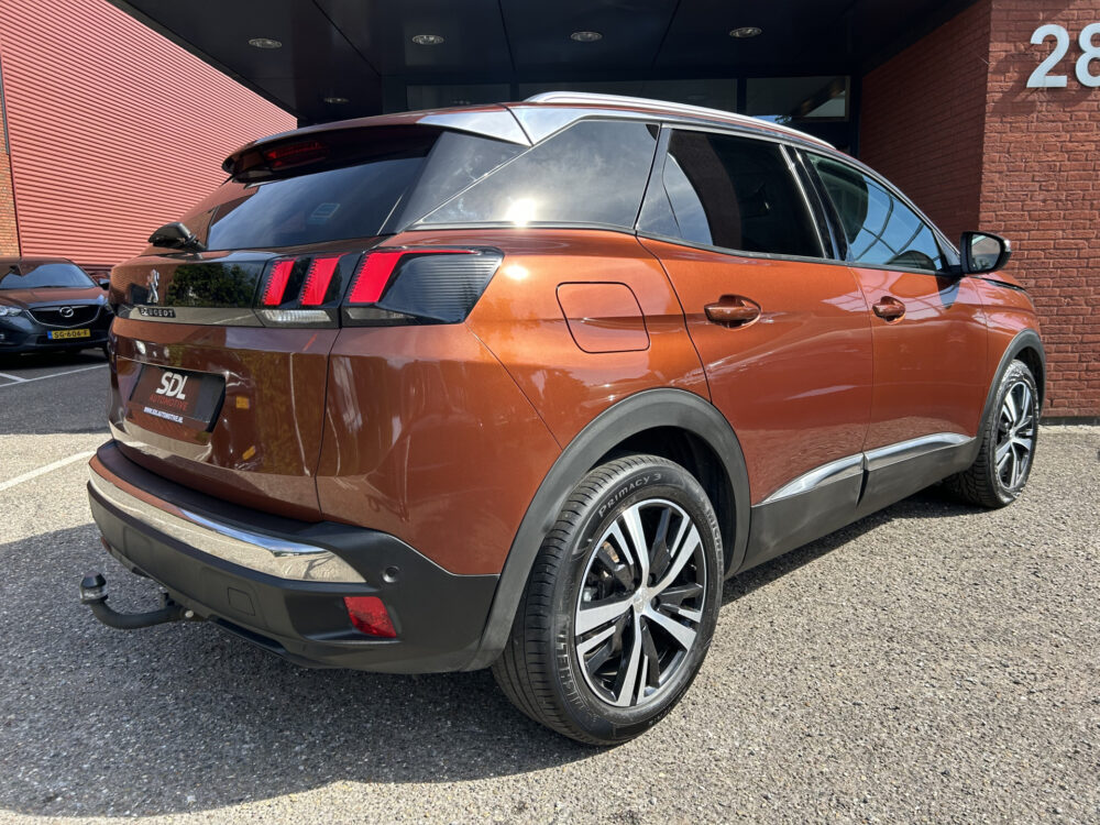Peugeot 3008 1.2 PureTech Allure // NAVI + CARPLAY // PDC V+A // PANO/SCHUIFKANTELDAK // CAMERA // TREKHAAK!! 2