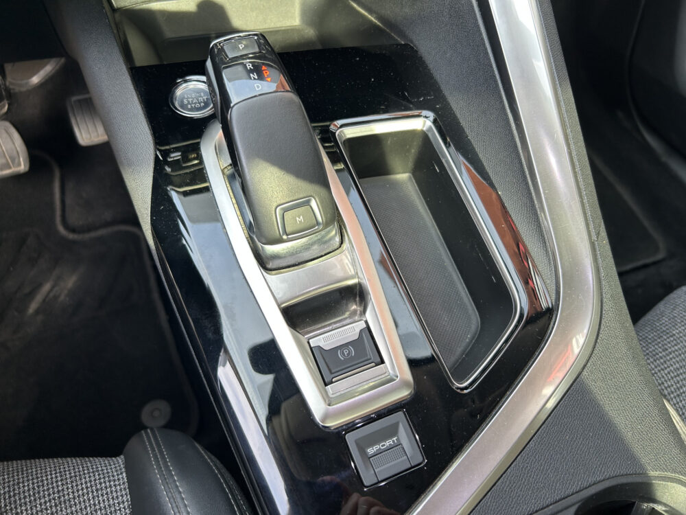 Peugeot 3008 1.2 PureTech Allure // NAVI + CARPLAY // PDC V+A // PANO/SCHUIFKANTELDAK // CAMERA // TREKHAAK!! 21