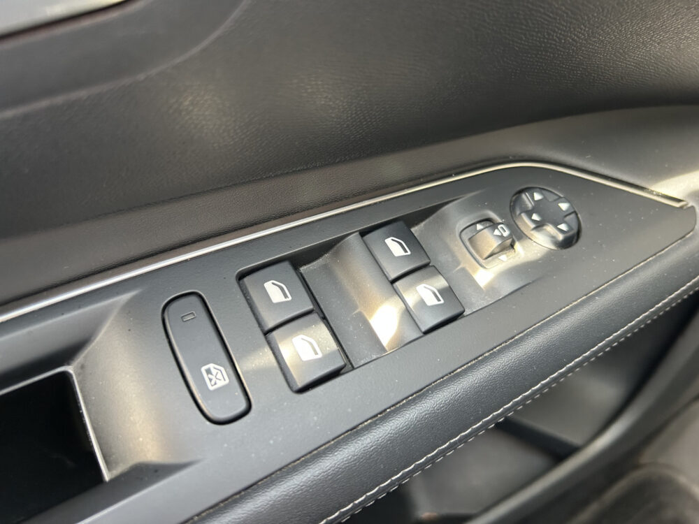 Peugeot 3008 1.2 PureTech Allure // NAVI + CARPLAY // PDC V+A // PANO/SCHUIFKANTELDAK // CAMERA // TREKHAAK!! 22