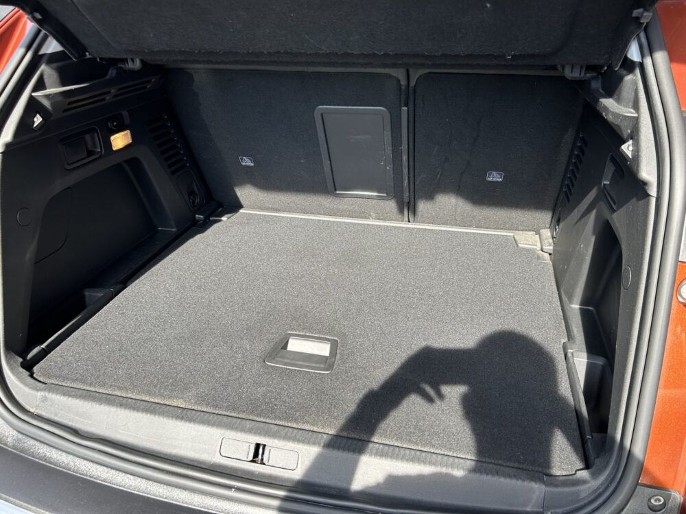 Peugeot 3008 1.2 PureTech Allure // NAVI + CARPLAY // PDC V+A // PANO/SCHUIFKANTELDAK // CAMERA // TREKHAAK!! 30