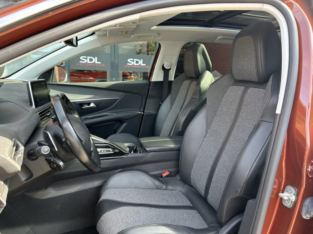 Peugeot 3008 1.2 PureTech Allure // NAVI + CARPLAY // PDC V+A // PANO/SCHUIFKANTELDAK // CAMERA // TREKHAAK!! 8