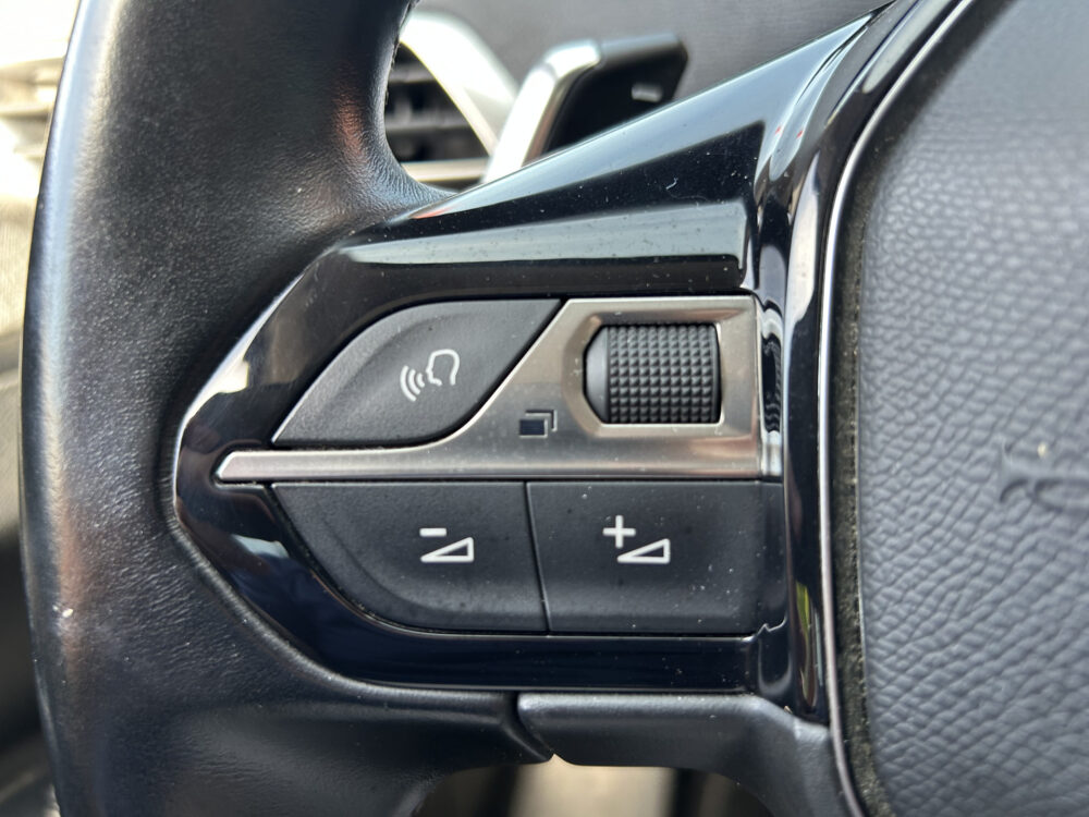 Peugeot 3008 1.2 PureTech Allure // NAVI + CARPLAY // PDC V+A // PANO/SCHUIFKANTELDAK // CAMERA // TREKHAAK!! 9