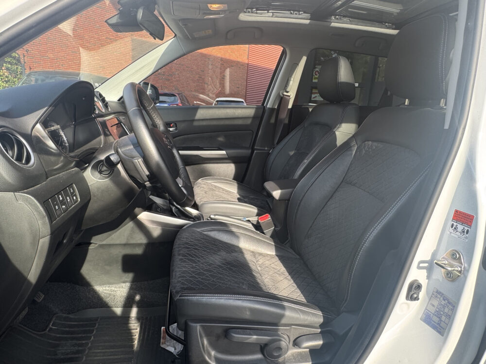 Suzuki Vitara 1.4 Boosterjet Stijl // NAVI // CAMERA // CLIMA // ADAPTIVE CRUISE // SCHUIF / KANTEL DAK // 10