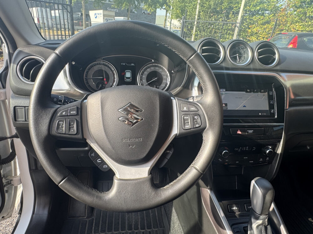 Suzuki Vitara 1.4 Boosterjet Stijl // NAVI // CAMERA // CLIMA // ADAPTIVE CRUISE // SCHUIF / KANTEL DAK // 12