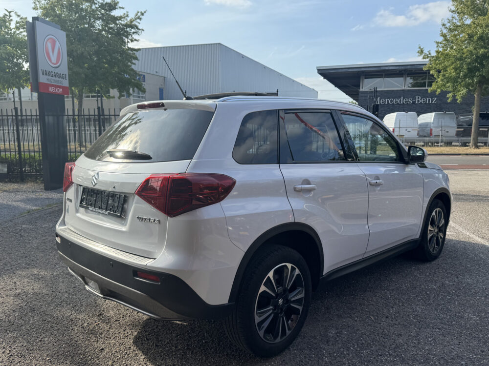 Suzuki Vitara 1.4 Boosterjet Stijl // NAVI // CAMERA // CLIMA // ADAPTIVE CRUISE // SCHUIF / KANTEL DAK // 3