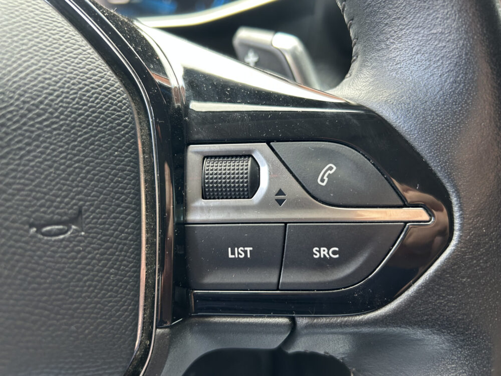 Peugeot 2008 1.2 PureTech Allure // LED // NAVI + CARPLAY // CAMERA // PDC // CLIMA 10