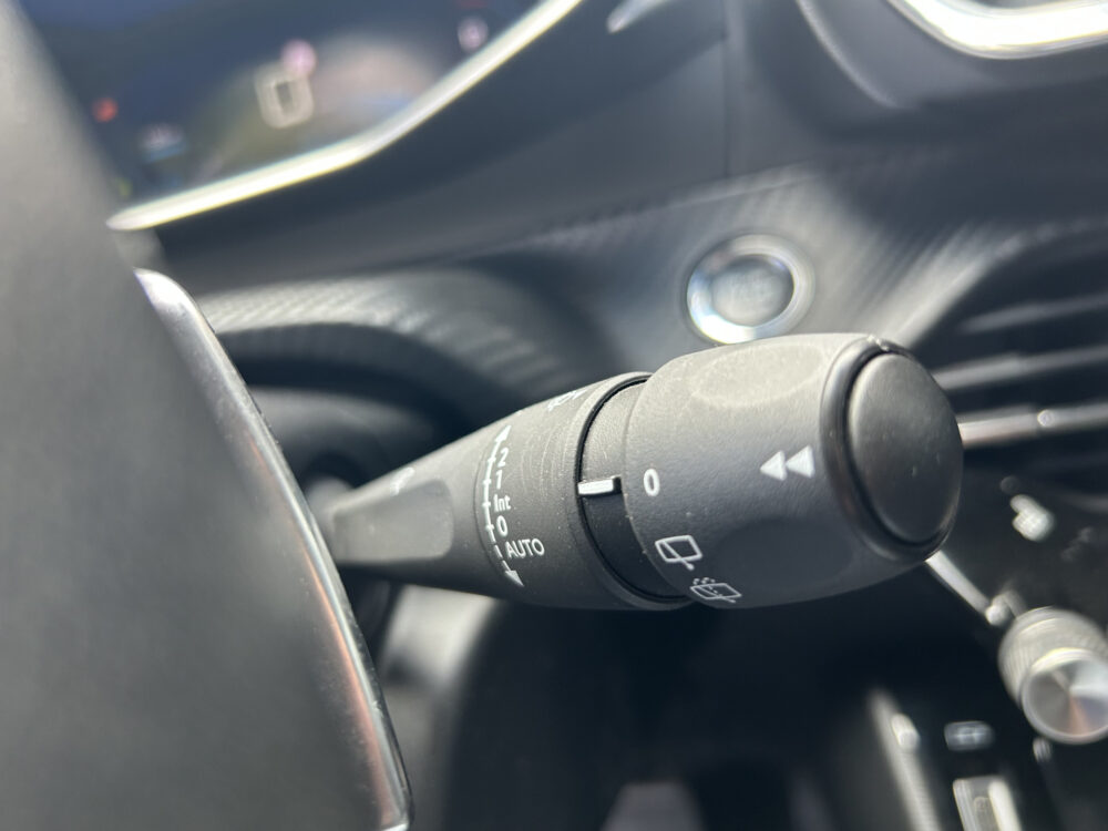 Peugeot 2008 1.2 PureTech Allure // LED // NAVI + CARPLAY // CAMERA // PDC // CLIMA 13