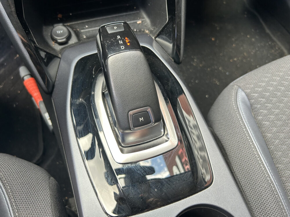 Peugeot 2008 1.2 PureTech Allure // LED // NAVI + CARPLAY // CAMERA // PDC // CLIMA 19