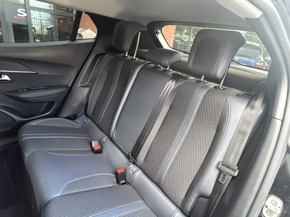 Peugeot 2008 1.2 PureTech Allure // LED // NAVI + CARPLAY // CAMERA // PDC // CLIMA 26