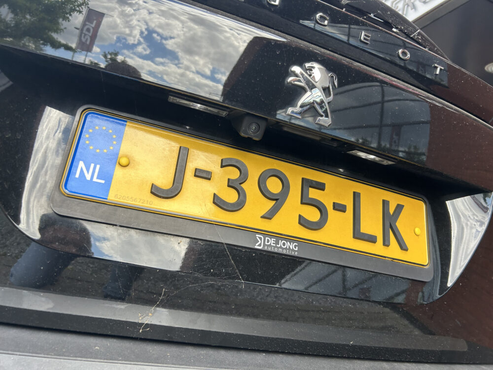 Peugeot 2008 1.2 PureTech Allure // LED // NAVI + CARPLAY // CAMERA // PDC // CLIMA 29