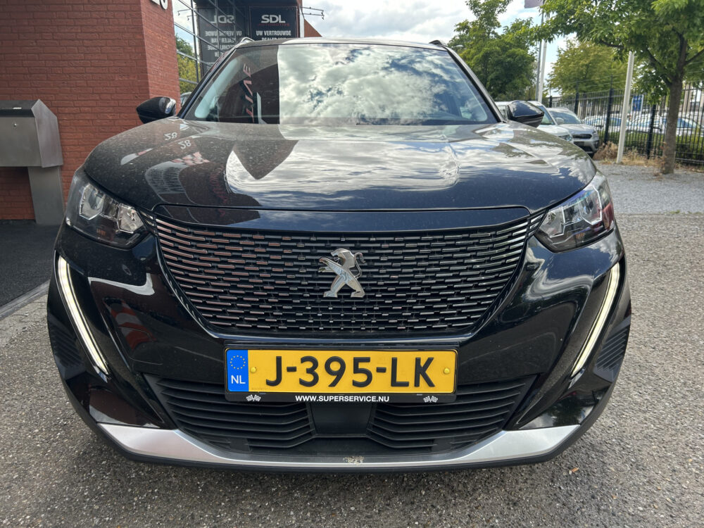 Peugeot 2008 1.2 PureTech Allure // LED // NAVI + CARPLAY // CAMERA // PDC // CLIMA 4