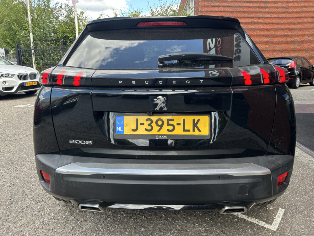 Peugeot 2008 1.2 PureTech Allure // LED // NAVI + CARPLAY // CAMERA // PDC // CLIMA 5