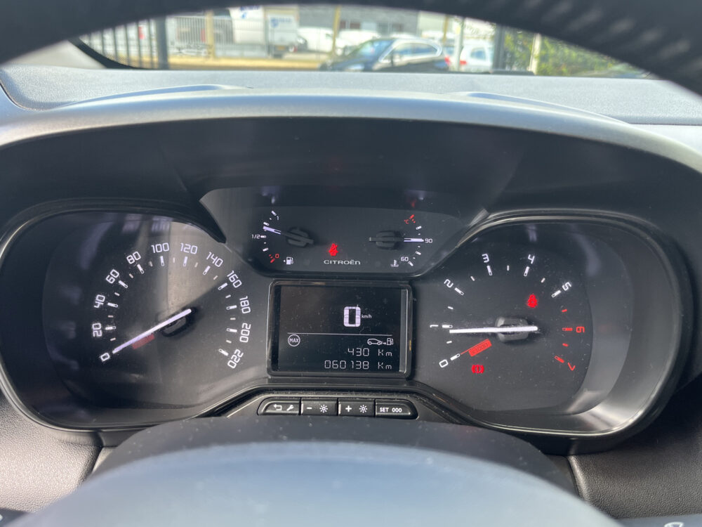 Citroën C3 Aircross 1.2 PureTech Shine // TREKHAAK // NAVI // CLIMA // PDC // CRUISE // DAB RADIO // APPLE CARPLAY / ANDROID AUTO // 18