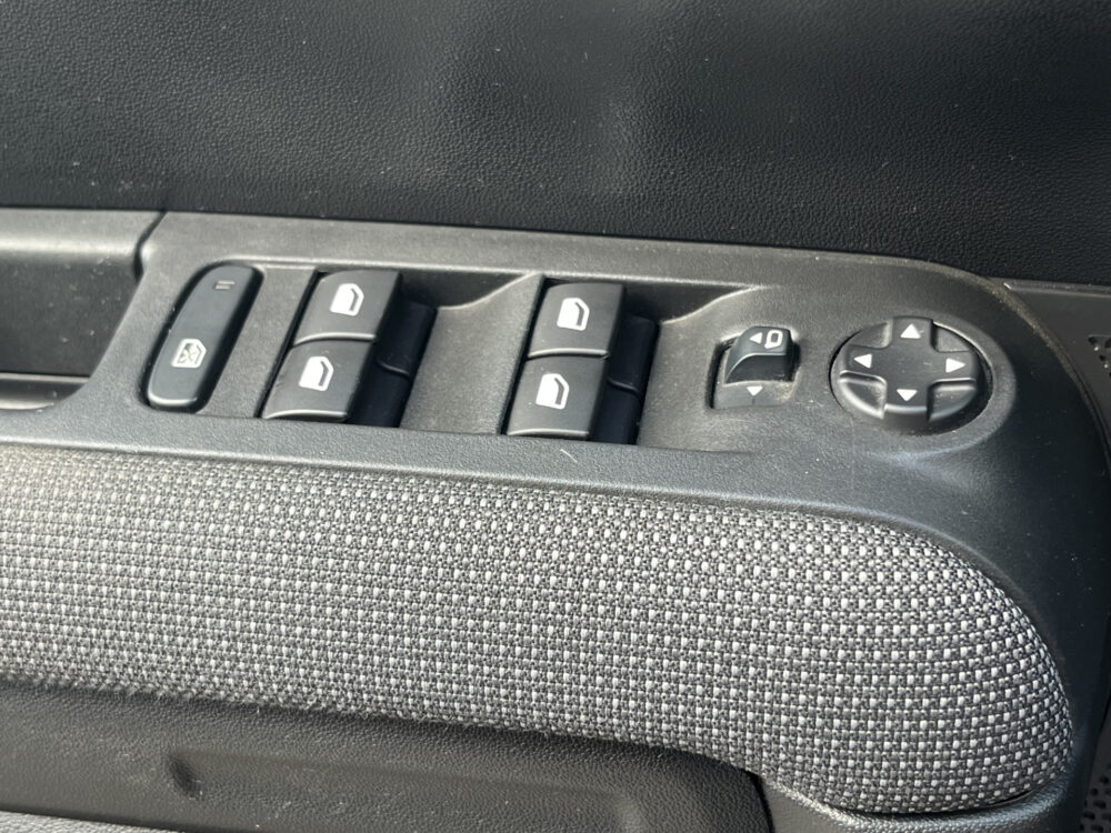 Citroën C3 Aircross 1.2 PureTech Shine // TREKHAAK // NAVI // CLIMA // PDC // CRUISE // DAB RADIO // APPLE CARPLAY / ANDROID AUTO // 19