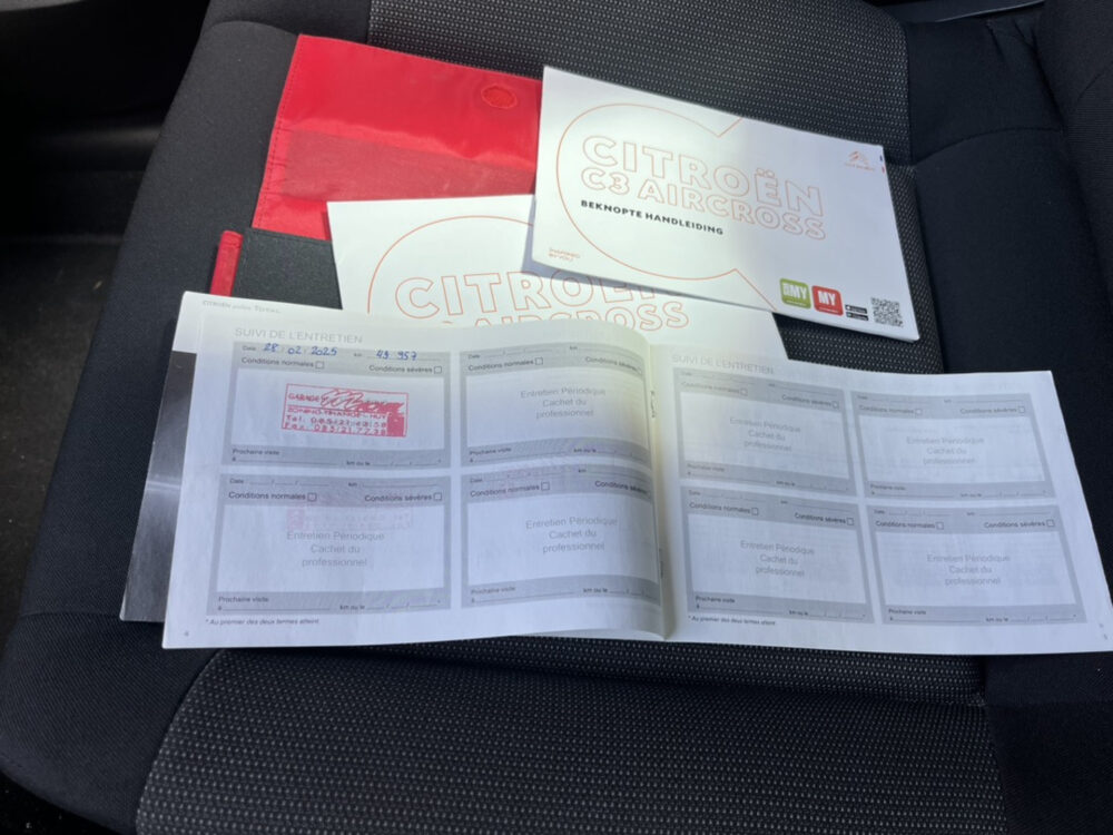Citroën C3 Aircross 1.2 PureTech Shine // TREKHAAK // NAVI // CLIMA // PDC // CRUISE // DAB RADIO // APPLE CARPLAY / ANDROID AUTO // 24