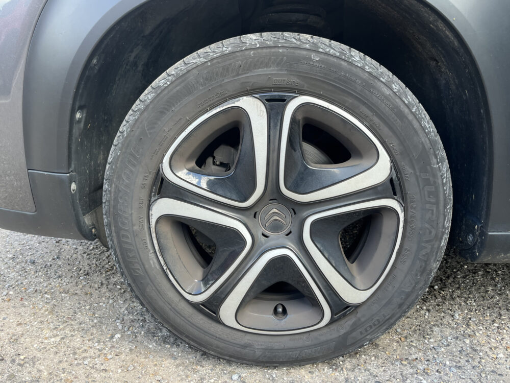Citroën C3 Aircross 1.2 PureTech Shine // TREKHAAK // NAVI // CLIMA // PDC // CRUISE // DAB RADIO // APPLE CARPLAY / ANDROID AUTO // 6