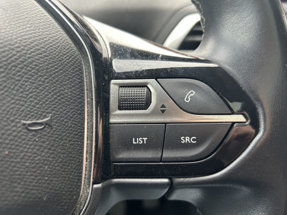 Peugeot 3008 1.2 PureTech Allure // LED // NAVI + CARPLAY // PANO/SCHUIFKANTELDAK // CAMERA // PDC V+A 10