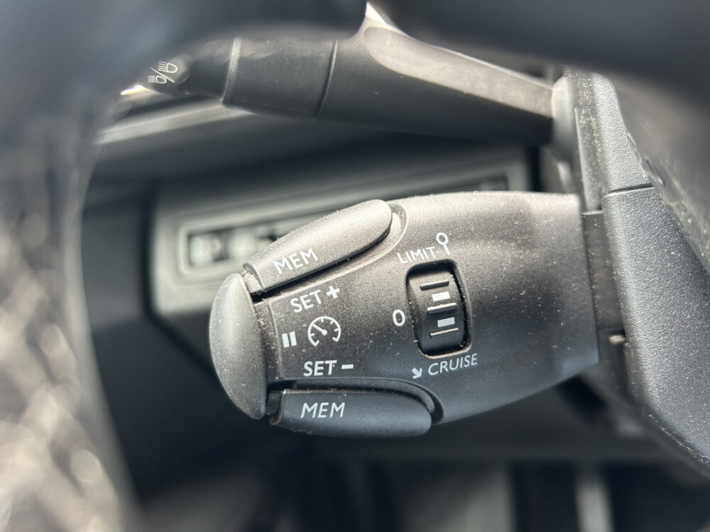 Peugeot 3008 1.2 PureTech Allure // LED // NAVI + CARPLAY // PANO/SCHUIFKANTELDAK // CAMERA // PDC V+A 12