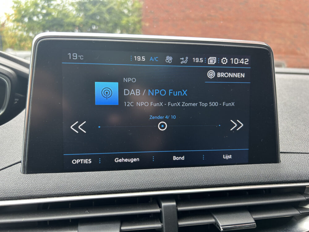 Peugeot 3008 1.2 PureTech Allure // LED // NAVI + CARPLAY // PANO/SCHUIFKANTELDAK // CAMERA // PDC V+A 20
