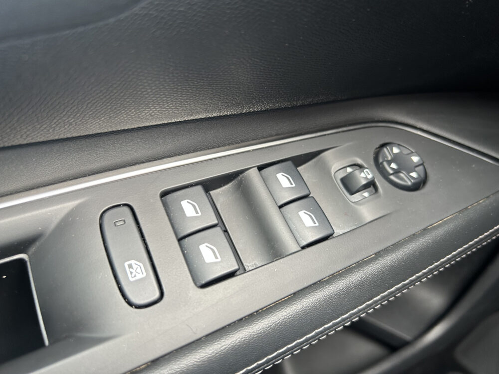 Peugeot 3008 1.2 PureTech Allure // LED // NAVI + CARPLAY // PANO/SCHUIFKANTELDAK // CAMERA // PDC V+A 23