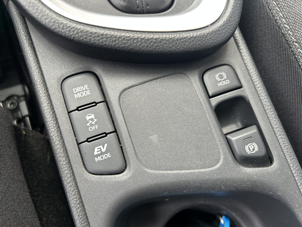 Toyota Yaris Cross 1.5 Hybrid First Edition // FULL LED // KEYLESS // DODEHOEK // ADAPT. CRUISE // CAMERA // STUUR+STOELVERWARMING // 20