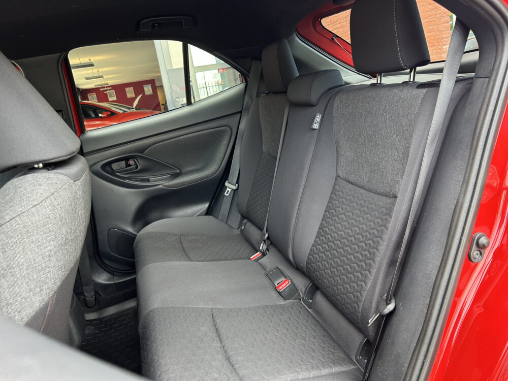 Toyota Yaris Cross 1.5 Hybrid First Edition // FULL LED // KEYLESS // DODEHOEK // ADAPT. CRUISE // CAMERA // STUUR+STOELVERWARMING // 28