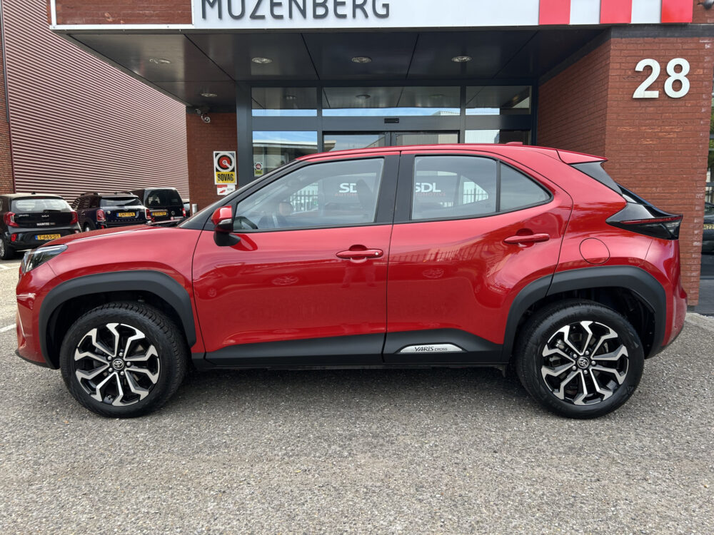 Toyota Yaris Cross 1.5 Hybrid First Edition // FULL LED // KEYLESS // DODEHOEK // ADAPT. CRUISE // CAMERA // STUUR+STOELVERWARMING // 3