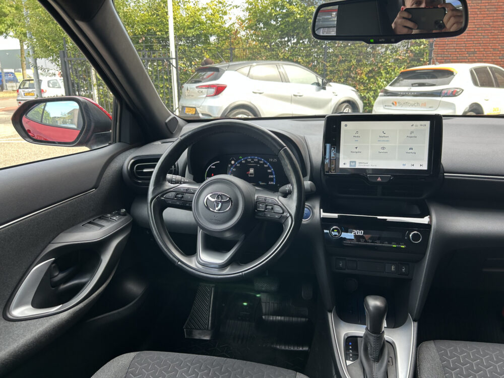 Toyota Yaris Cross 1.5 Hybrid First Edition // FULL LED // KEYLESS // DODEHOEK // ADAPT. CRUISE // CAMERA // STUUR+STOELVERWARMING // 7