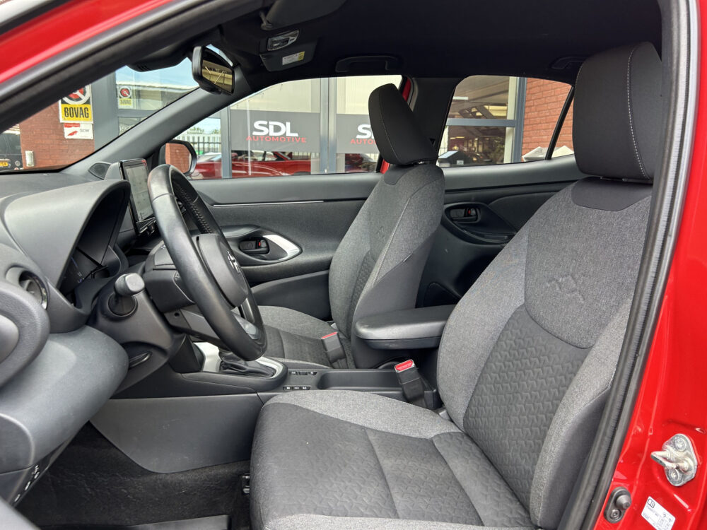 Toyota Yaris Cross 1.5 Hybrid First Edition // FULL LED // KEYLESS // DODEHOEK // ADAPT. CRUISE // CAMERA // STUUR+STOELVERWARMING // 8